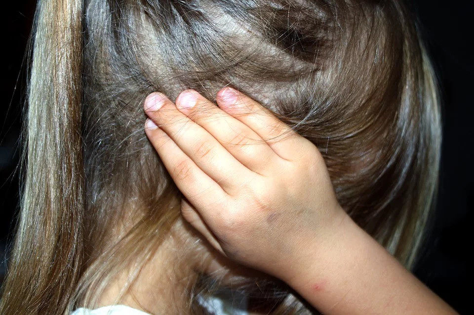 Anni di violenze sessuali su una minore, 50enne di Quartu finisce a processo