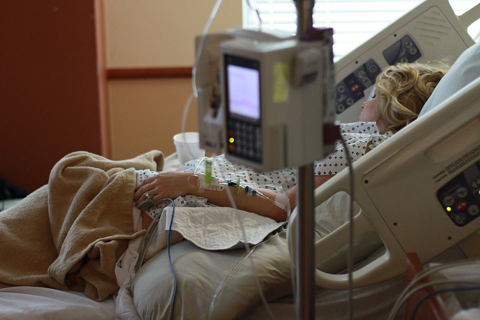 La meningite colpisce ancora: maestra di 53 anni ricoverata in gravi condizioni in Rianimazione