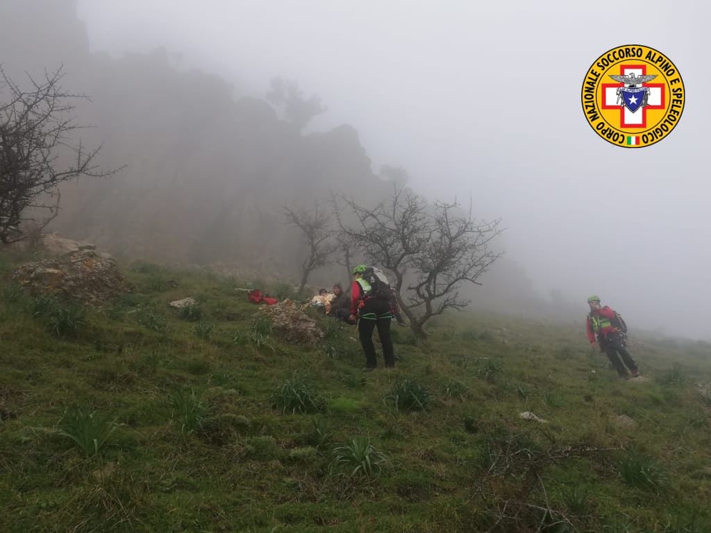 Guspini, si infortuna mentre fa trekking sul Monte Arcuentu: soccorsi difficili per la nebbia
