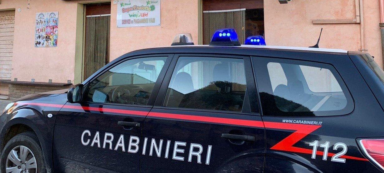 Si affrontano a colpi di “pattadese” in un bar: due denunce a Villanofranca