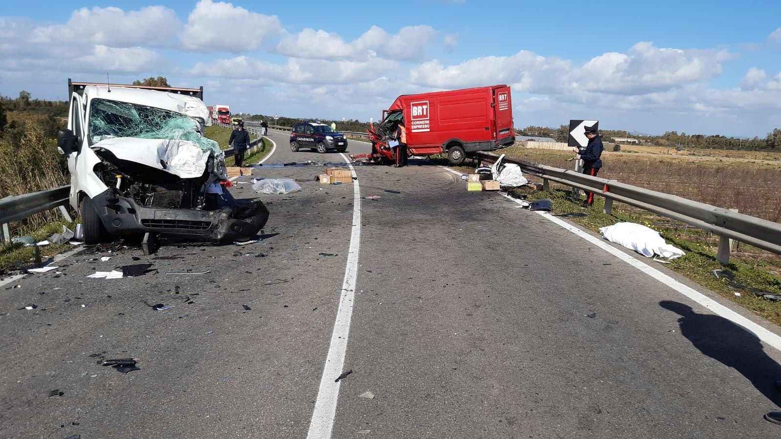 Pauroso frontale sulla Ss 196, la vittima è di Oristano: un 25enne in coma