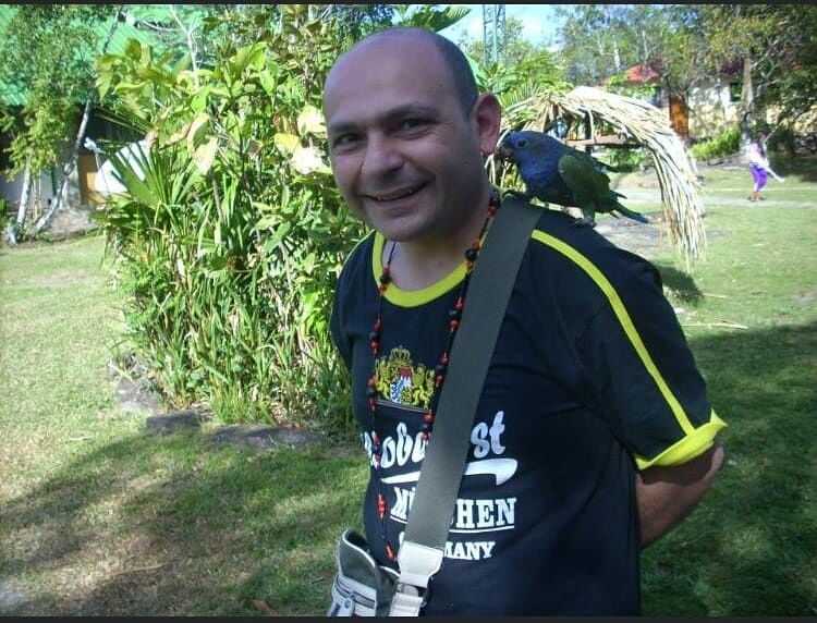 Pula accoglie la salma di Roberto Abis, stroncato da un malore nelle Filippine: domani i funerali
