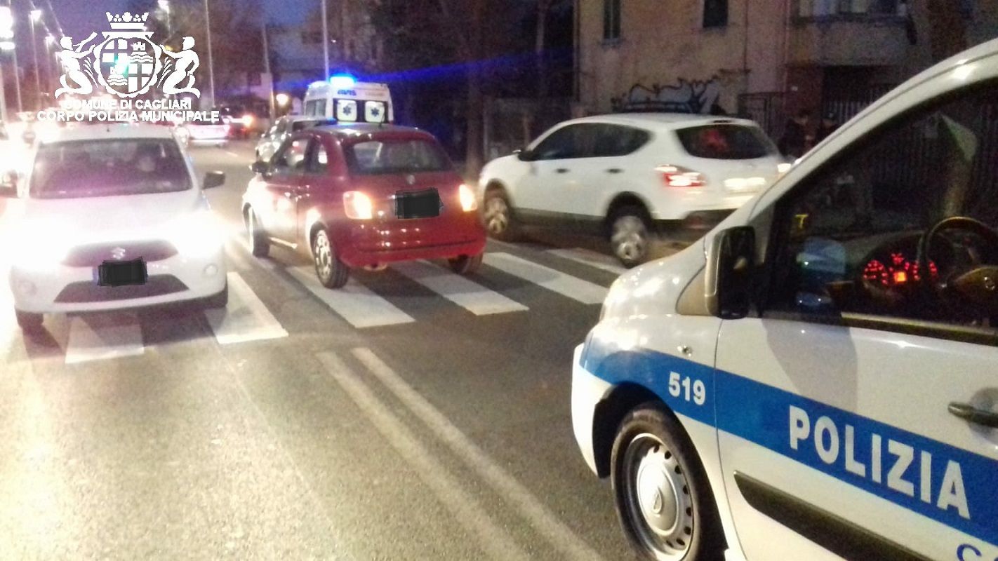 Cagliari, donna travolta sulle strisce pedonali: paura in viale Marconi