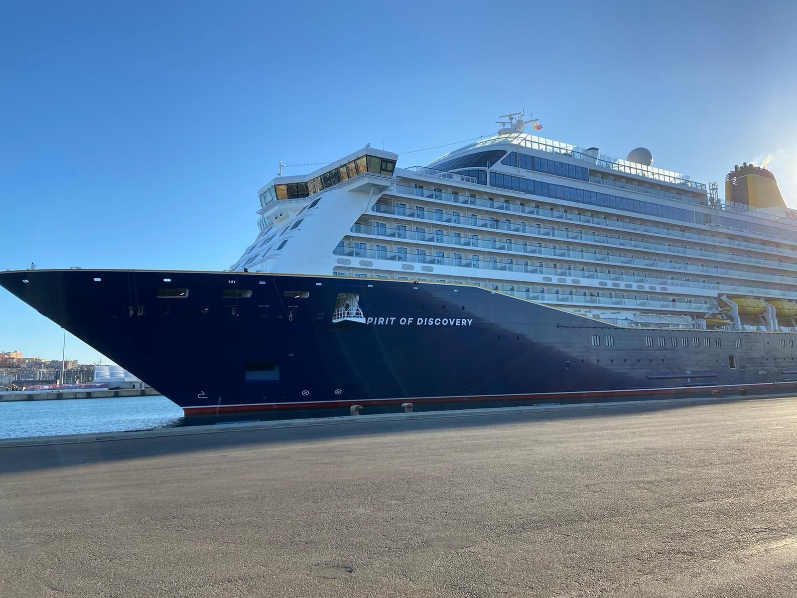 Cagliari, al porto la Spirit of Discovery: la crociera extralusso per single over 50