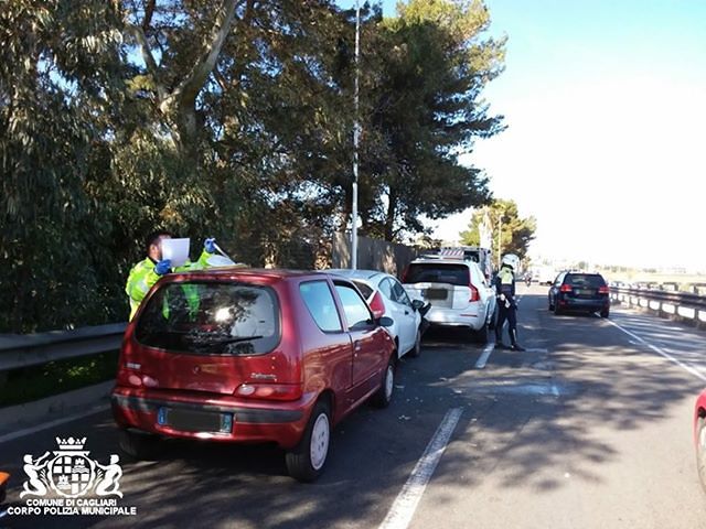 Brutto incidente sulla strada di Terramaini a Cagliari: tre auto coinvolte e due feriti