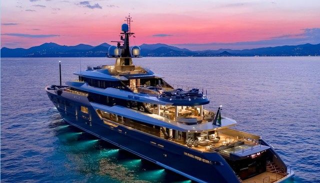 Cagliari come la Costa Smeralda: sì ai grandi yacht davanti a via Roma