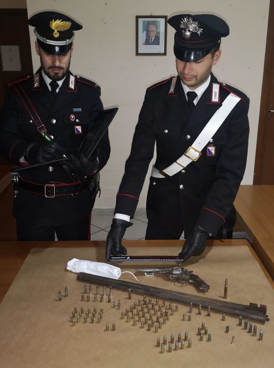 Oltre mezzo chilo di esplosivo, armi e centinaia di munizioni trovate nelle campagne di Desulo