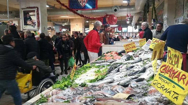 Coronavirus, ecco le nuove norme per i mercati a Cagliari: “Fate le consegne a domicilio”