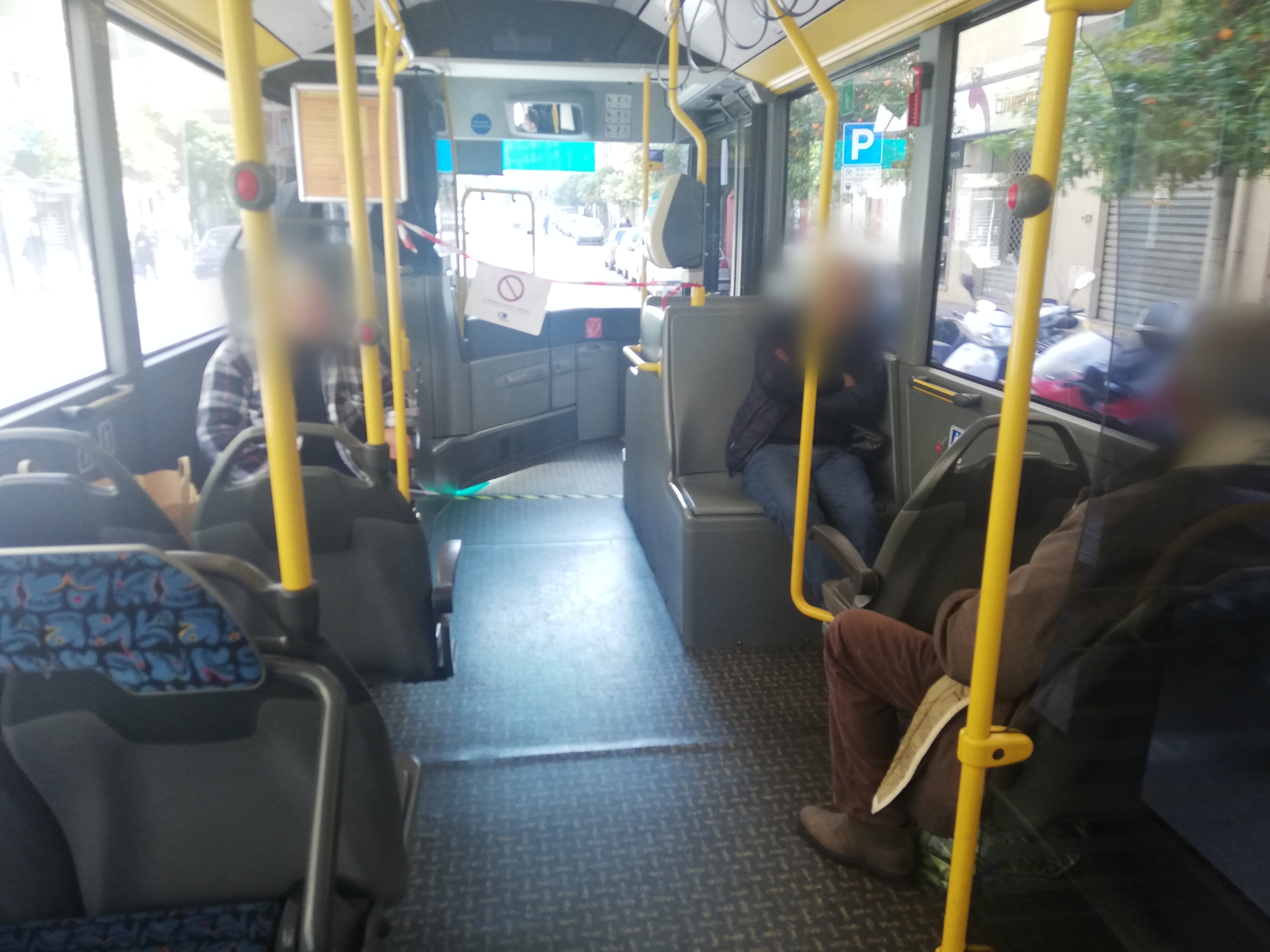 Coronavirus, “a Cagliari meno bus Ctm ma troppi passeggeri a bordo: dov’è la sicurezza?” 