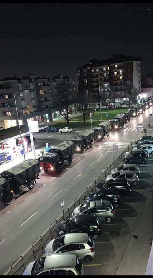 Bergamo, non c’è più posto per i morti: l’Esercito scorta le bare verso i forni crematori di Bologna e Modena