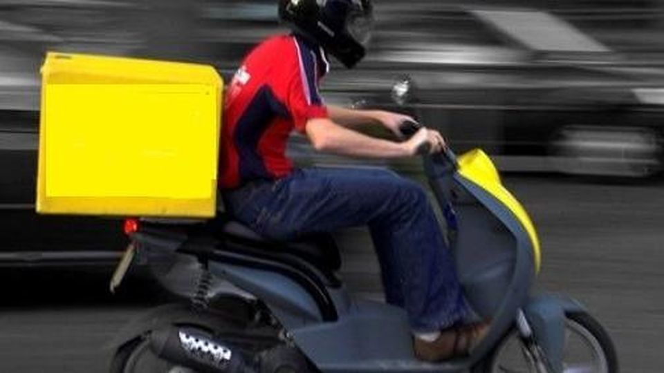 “Io, portapizze cagliaritano di 24 anni: abbiamo paura, spesso usiamo la stessa mascherina per una settimana”