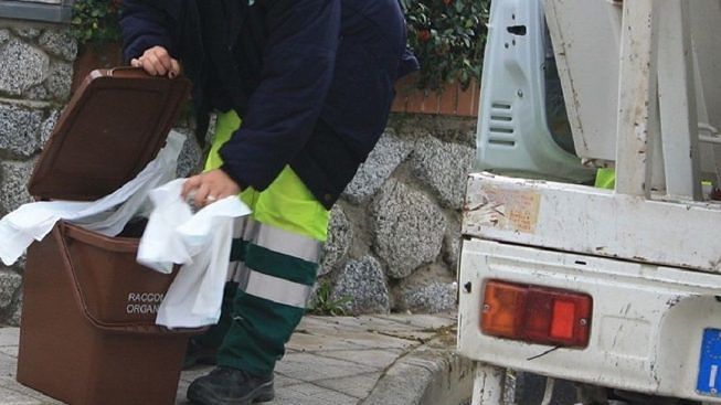Cagliari, docce negate a chi ritira i rifiuti, la De Vizia spiega: “Necessario per evitare il contagio”