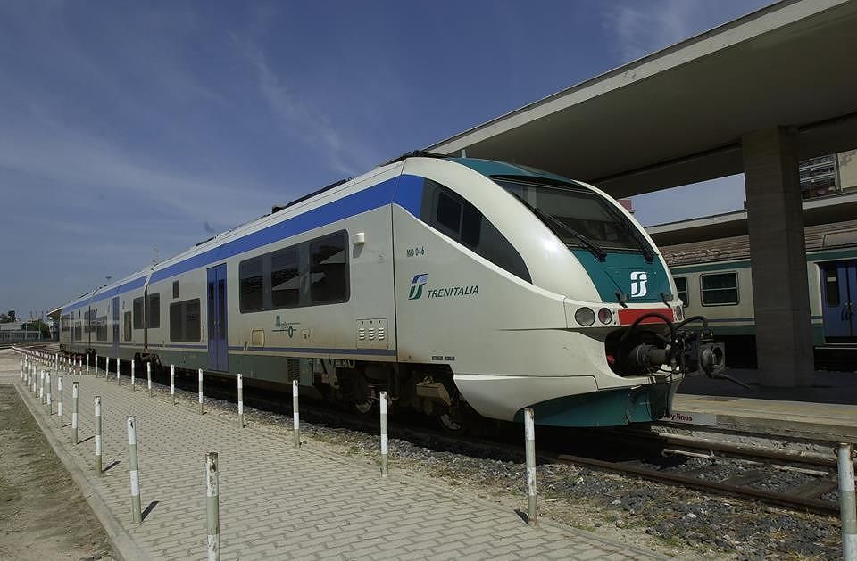 Elmas, l’sos di una operatrice sanitaria: “Diverse persone ammassate in treno, senza mascherine e provenienti dalla penisola”