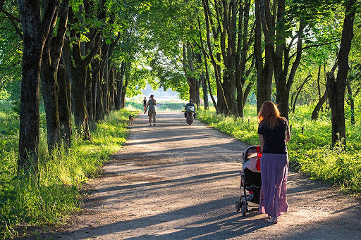 Coronavirus, “i bambini possono fare una passeggiata vicino casa”