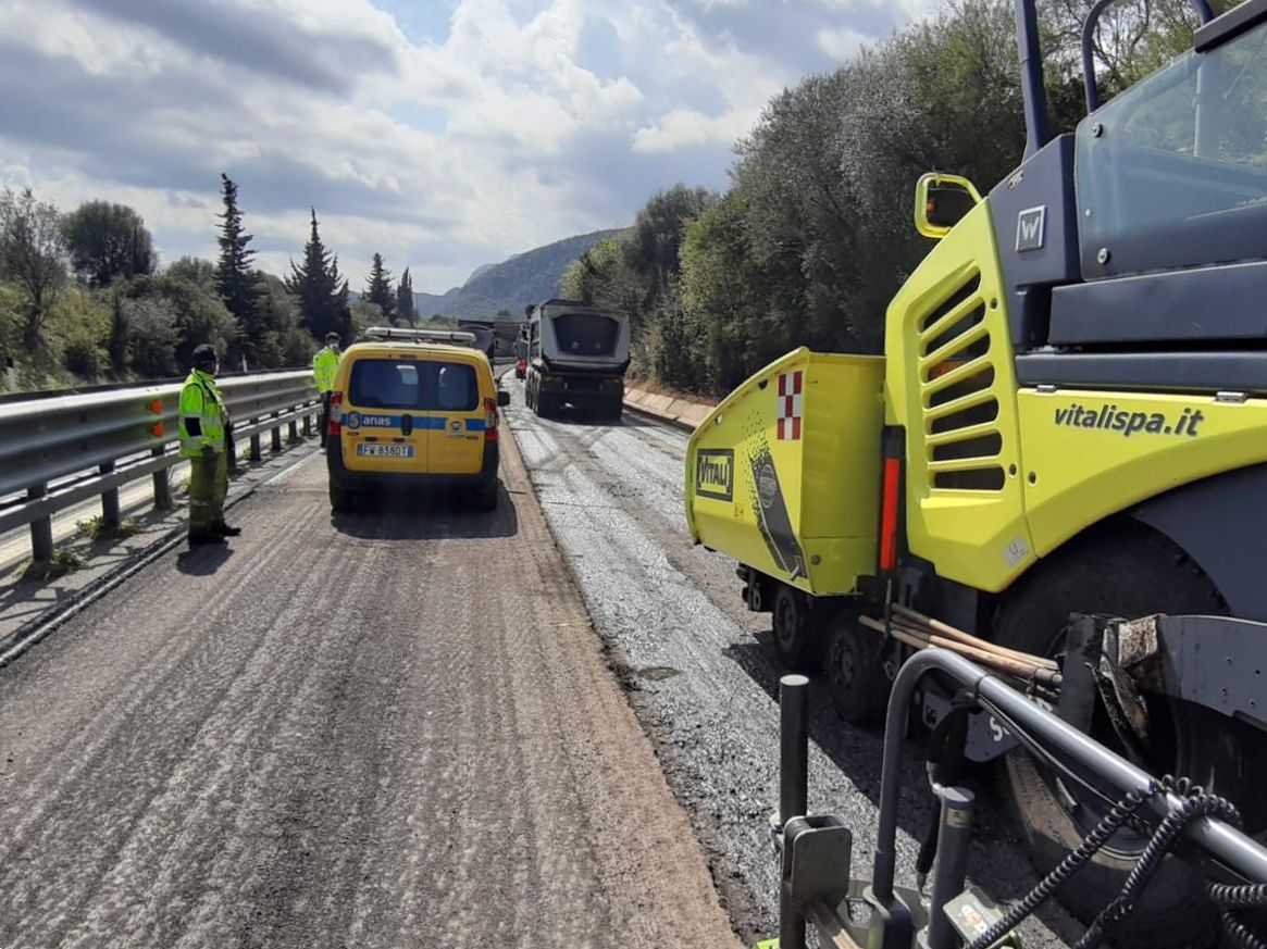 Sardegna, proseguono i lavori di pavimentazione sulla ss131 tra Posada e Siniscola