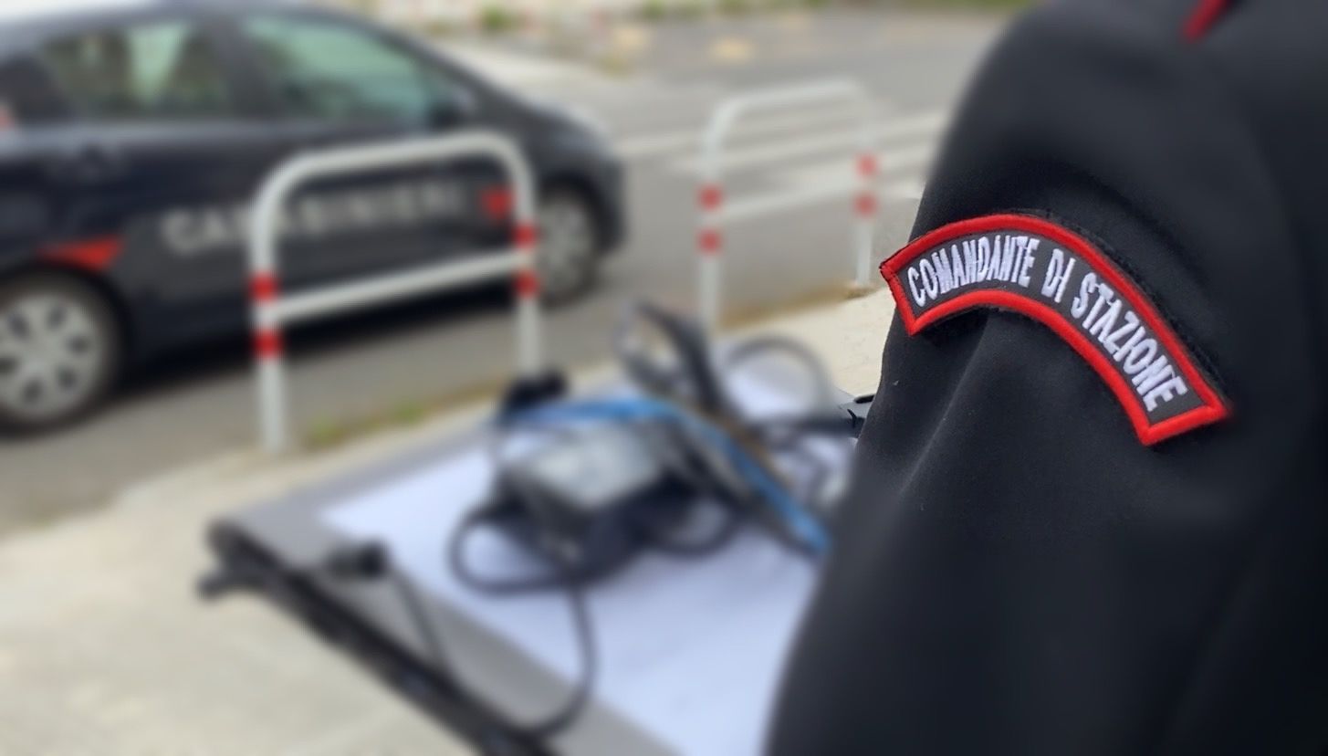 I carabinieri di Nuoro distribuiscono agli studenti pc e tablet per la didattica online