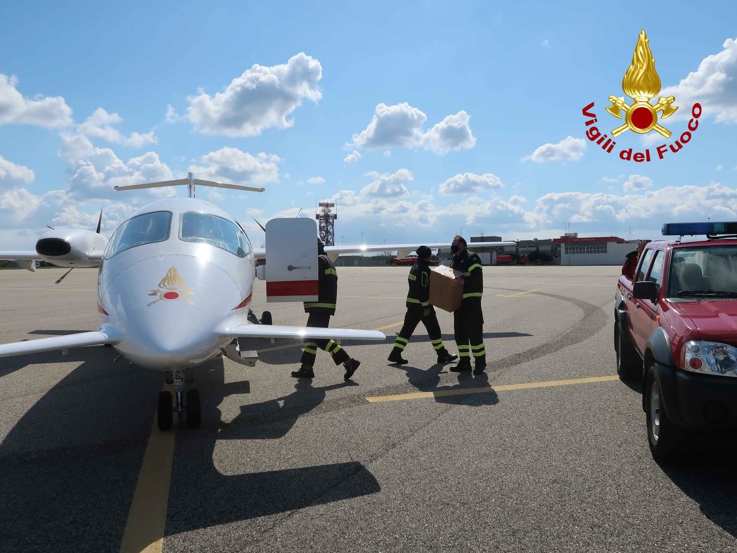 Tamponi da Bari a Cagliari, arrivato il carico per gli ospedali della Sardegna -VIDEO