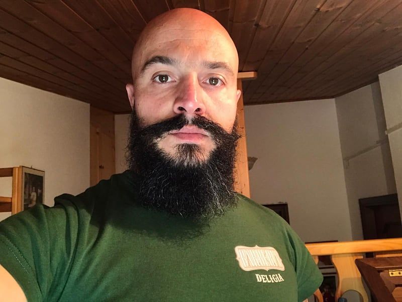 Luisantonio, barbiere di Sorgono: “Voglio lavorare, metterò i pannelli di plexiglass”