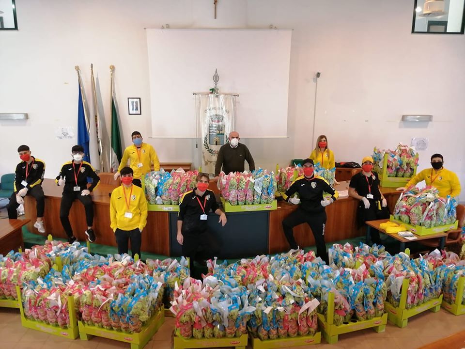 Elmas, 800 uova di Pasqua donate ai bambini: “I nostri piccoli eroi contro il Coronavirus”