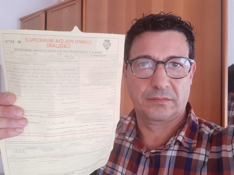 Cagliari, multato in viale Marconi: “Dovevo prendere dei fogli per far studiare i miei figli”
