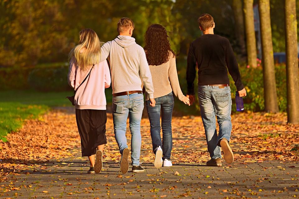 4 maggio, via libera a incontri e cene con parenti e allo sport nei parchi da soli o massimo in due