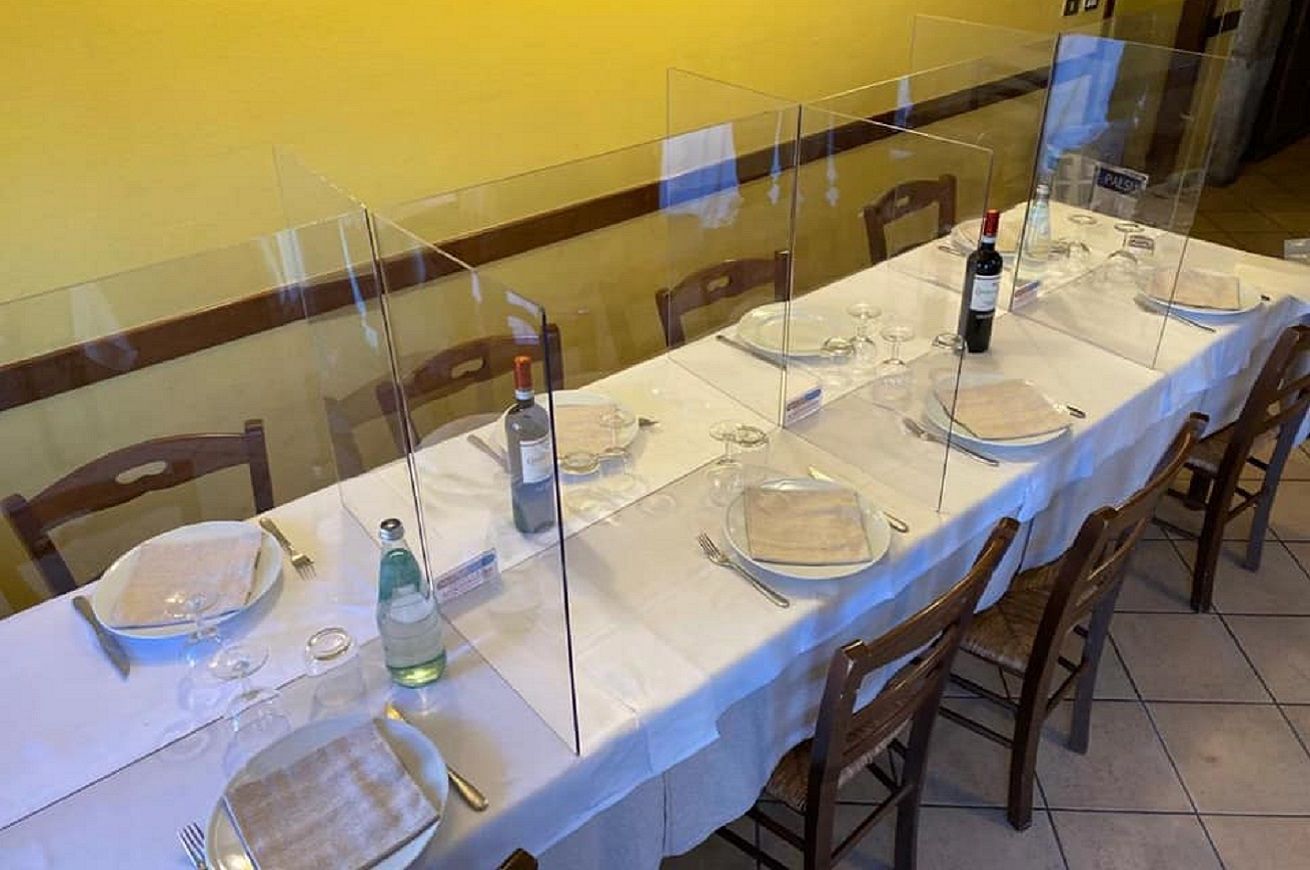 Rivoluzione per bar e ristoranti: riapertura a maggio, ma con un metro e mezzo di distanza e protezioni