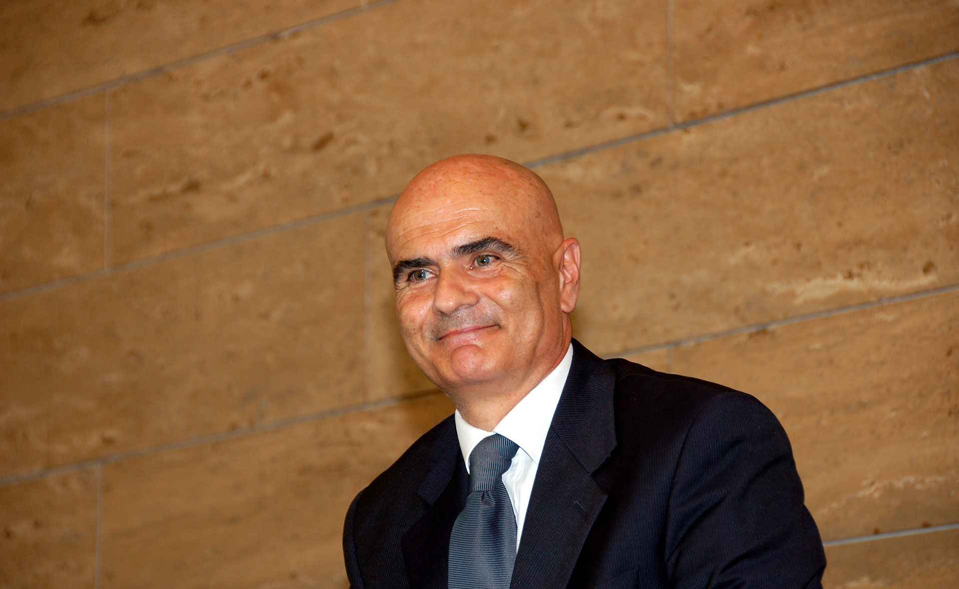 Sorgia scrive a Solinas: “A Cagliari pochi contagi, facci riaprire negozi e ristoranti”