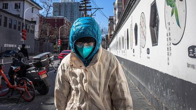 “Il Coronavirus sta nell’aria oltre i 6-8 metri”: Oms pronta a nuova regole sulle mascherine