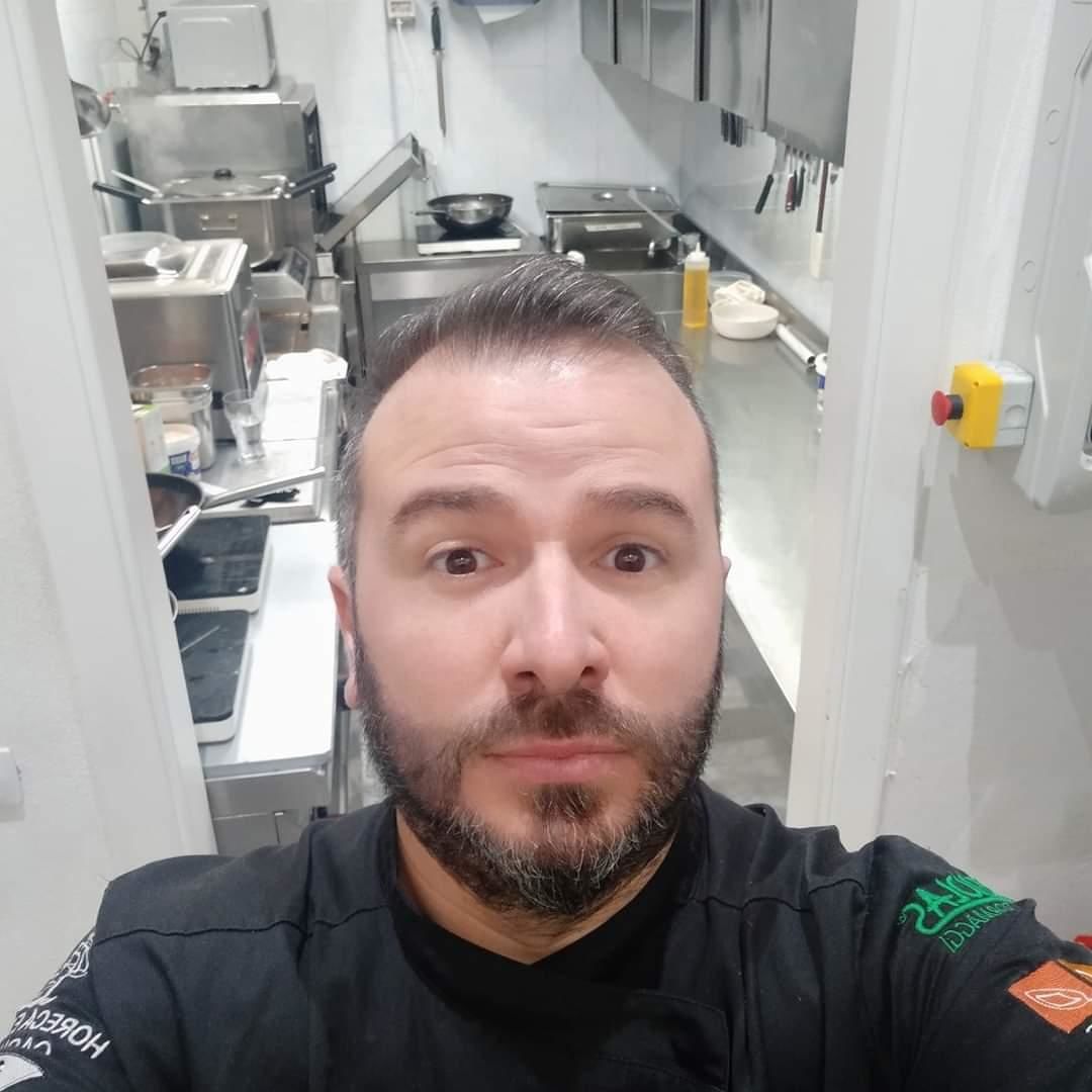 Francesco, chef di Cagliari in crisi: “Il Governo ci può aiutare dandoci soldi gratis”