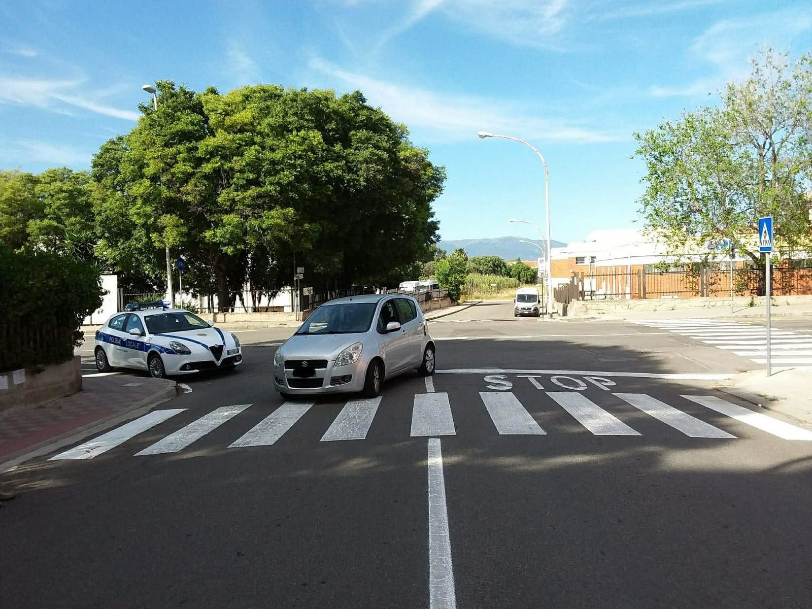Cagliari, travolta da un’auto mentre attraversa sulle strisce: 65enne finisce all’ospedale