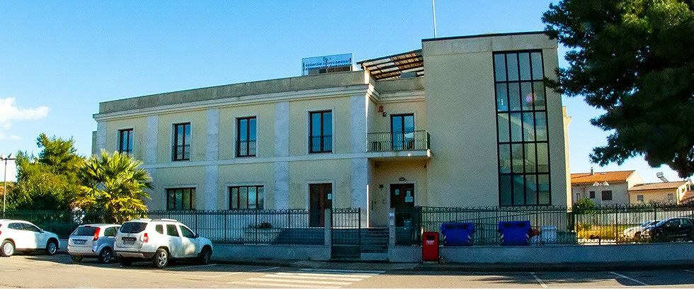 Serramanna, sette dipendenti della raccolta dei rifiuti con il lavoro in bilico: presidio di protesta
