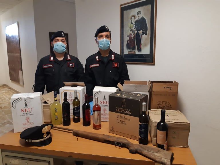 Pagano il vino con assegni scoperti, nei guai la banda sarda dei finti ristoratori