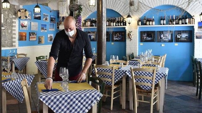I ristoranti dell’estate 2020 in Sardegna: ben quattro metri quadrati per ogni cliente e addio ai buffet