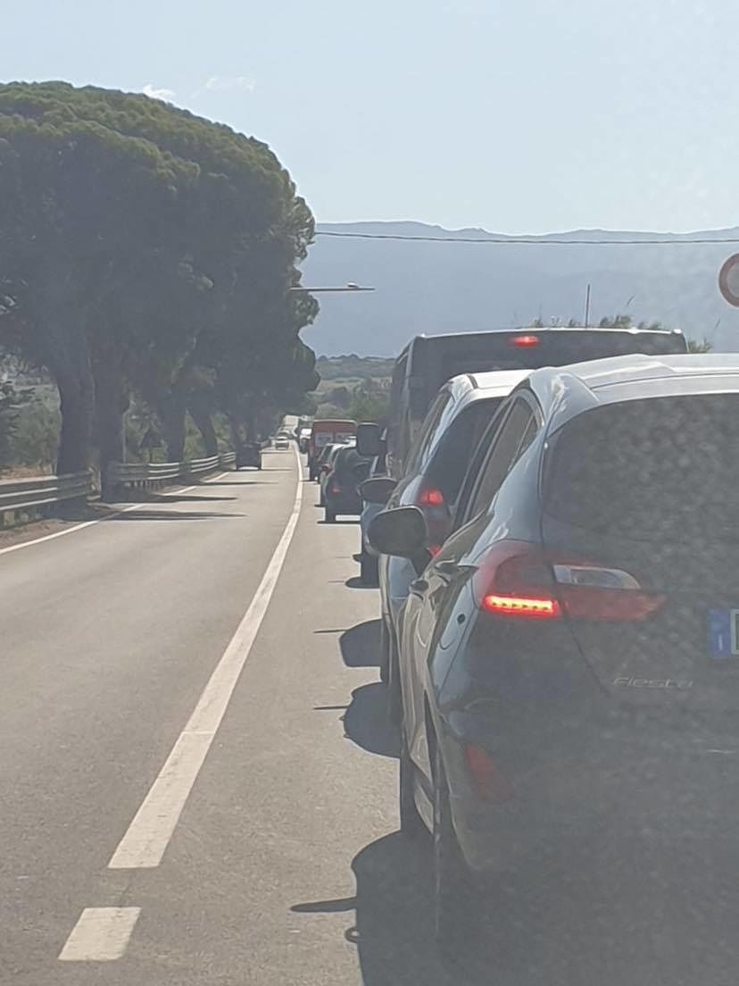 Cagliari- Costa Rei, benvenuti nella strada del mare: 5 km di fila sulla statale 125