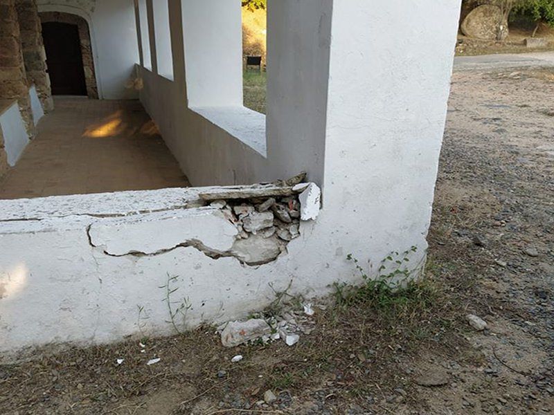 Gonnosfanadiga, distrutto il muretto dell’antica chiesa di Santa Severa: “Chi ha visto parli”