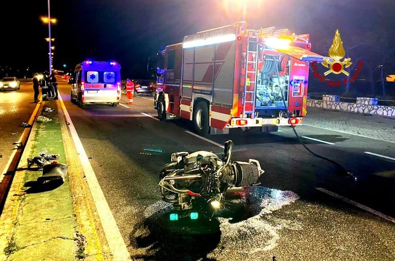 Quartu, finisce con la moto contro un palo al Poetto: centauro ferito portato all’ospedale