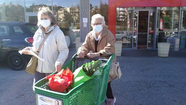 Coronavirus, mascherine “senza fine” in Sardegna: sono ancora obbligatorie