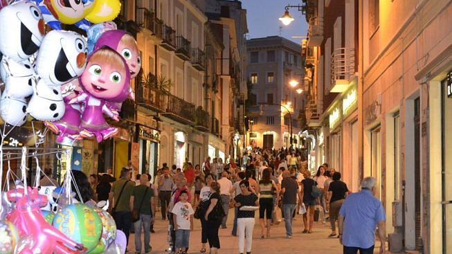 Cagliari, sì alle Notti Colorate nonostante il Covid: “Così proviamo a rianimare lo shopping”