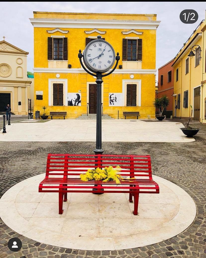 Panchine colorate a Monserrato per celebrare la memoria dei gesti  dei monserratini durante l’emergenza Covid
