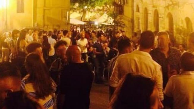 Alcol, urla e risse nella malamovida di Cagliari: “Più controlli anche ai locali che vendono superalcolici”