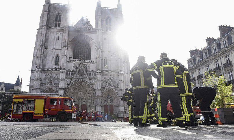Incendio della cattedrale di Nantes, ha confessato il ruandese volontario della diocesi