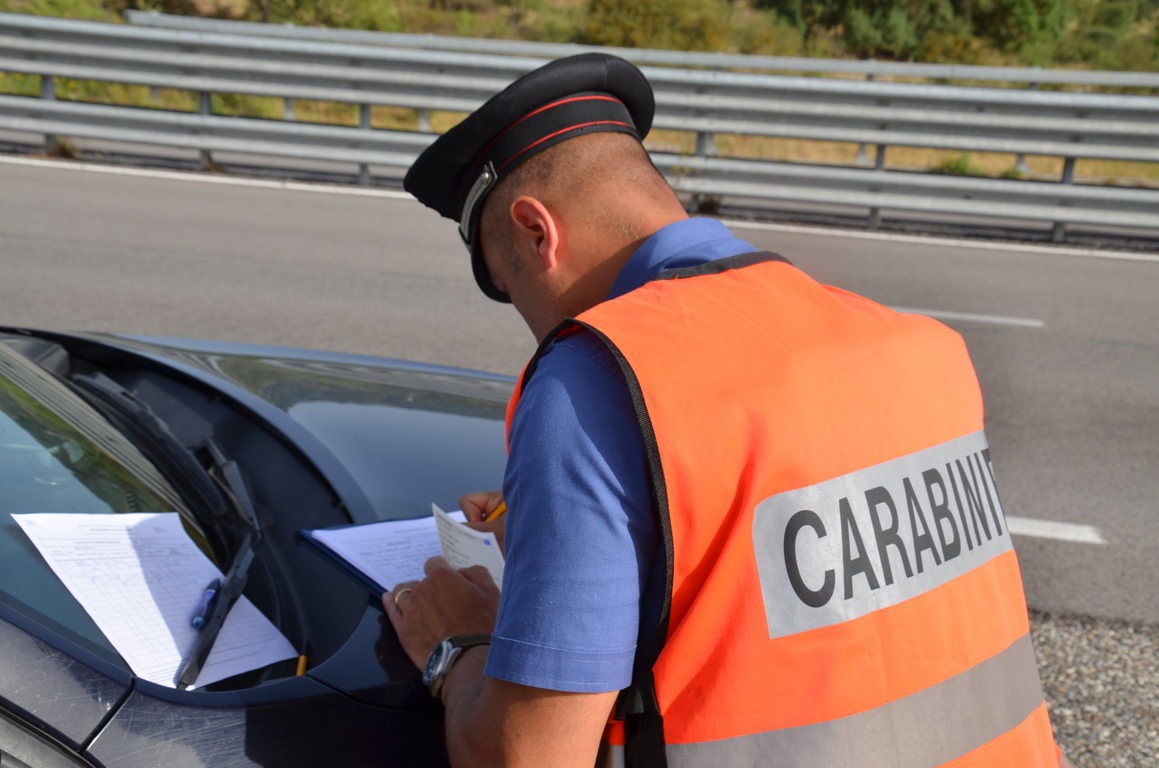 In giro con un coltello nascosto nell’anfibio: denunciato 25enne a Nurri