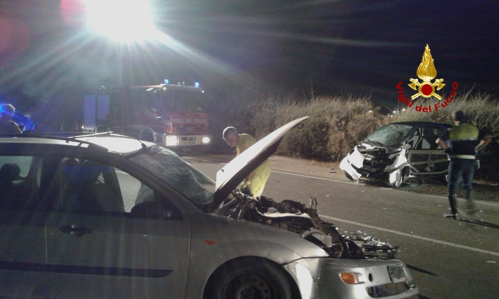Cagliari, scontro frontale nella notte: un ferito soccorso dai vigili del fuoco