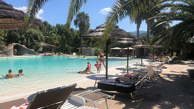 La piscina è pazzesca!