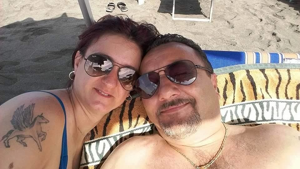 Grazia, uccisa a 45 anni a colpi di pistola dal marito, che poi si toglie la vita