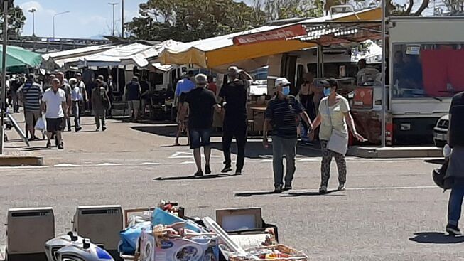 Cagliari, il mercatino di Sant’Elia raddoppia: apre anche il sabato sera con lo street food