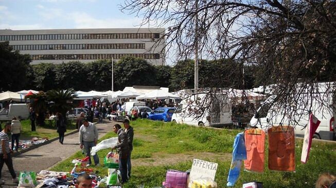 Cagliari, la guerra di Truzzu agli ambulanti abusivi: “Mai più prigionieri nelle case in viale Trento”