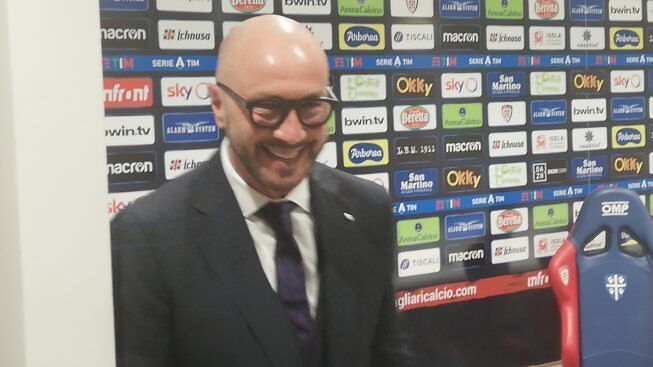 Walter Zenga, nessuna voglia di fare le valigie: “Voglio rivedere i miei tifosi alla Sardegna Arena”