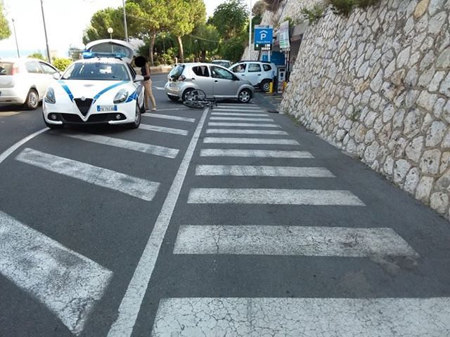 Cagliari, la Yaris condotta da un 44enne di Monserrato investe la bicicletta: 15enne in ospedale