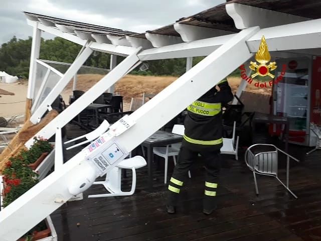 Alberi caduti, muri crollati e cantine allagate: la conta dei danni dopo il nubifragio nel Cagliaritano